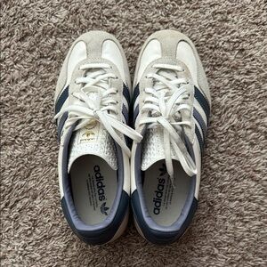 adidas gazelle Women's Shoes in White and Navy